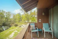 Cozy upstairs Studio Condo at Diamondhead overlooking the Lake & Country Club - 2-Star