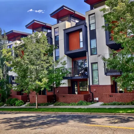 Rooftop Retreat-modern townhome in the heart of LoHi- roof deck-walk everywhere!