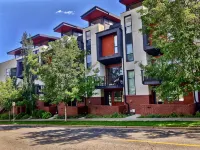 Rooftop Retreat-modern townhome in the heart of LoHi- roof deck-walk everywhere! - Bungalow