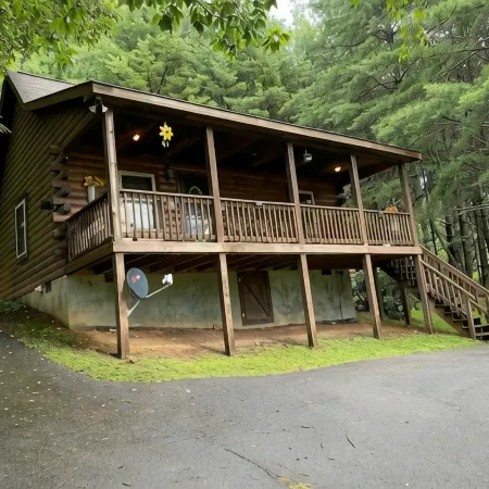 Relax @ Mt. Melody Log Cabin. Brand New Hot Tub and Masterbath. by Trout Stream