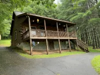 Relax @ Mt. Melody Log Cabin. Brand New Hot Tub and Masterbath. by Trout Stream - Alphydda