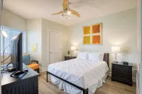 Biloxi Beach Sunrise Spectacular!  Steps from the beach and sand! - Balkoner