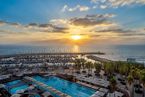 Leonardo Gordon Beach - 4-Star