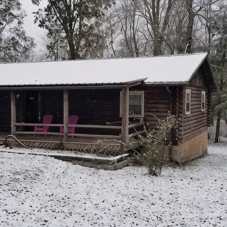 LOG Cabin, 5 miles from town, but very country setting
