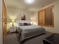 Fremont Crossing home steps to Village and SHARC.  Sharc Passes, New Hot Tub - con encanto