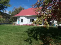 Bryce/Zion Cottage, 3 Bedroom, King Beds, Fiber INTERNET 1 GIG, Free Parking - WiFi