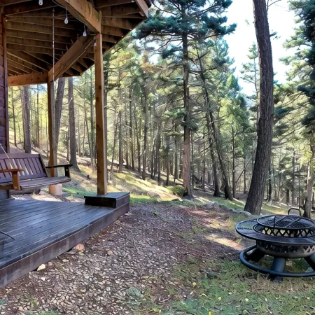 Three-Bedroom House w/ Large Deck & Stunning Mountain Views! Sleep up to 8