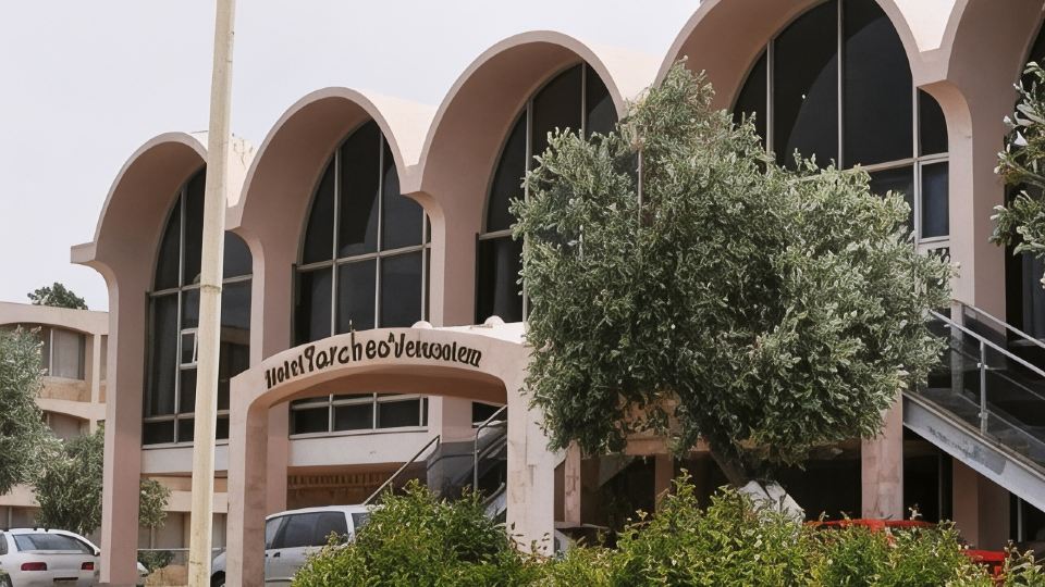 Seven Arches Hotel