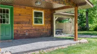 Cozy Log Cabin with Hot Tub - Chalets