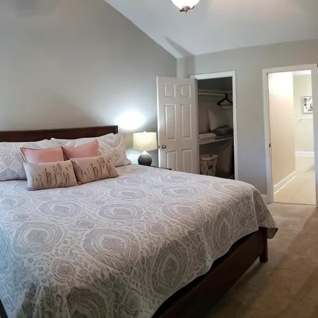 Comfortable In-Town Stay - Clayton, GA