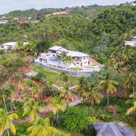 Oceanview Luxury Villa, 6 bedrooms, WiFi, AC, breakfast Preparation included