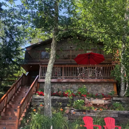 Newly remodeled lake home ! Steps away from the beautiful pike lake chain