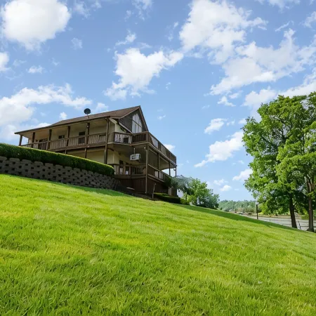 Beautiful Lakefront Home, Private Dock, Sleeps 16, 12 minutes to Ark Encounter