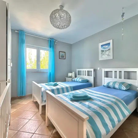 Apartment Didi with private garden, close to the center, family-friendly