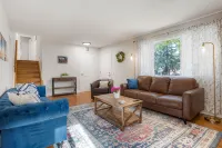 Newly Renovated-Spacious-20min to Den& Boulder-HotTub/Game Room/Basketball Court - Boutique