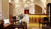 Leo Hotel - Beach