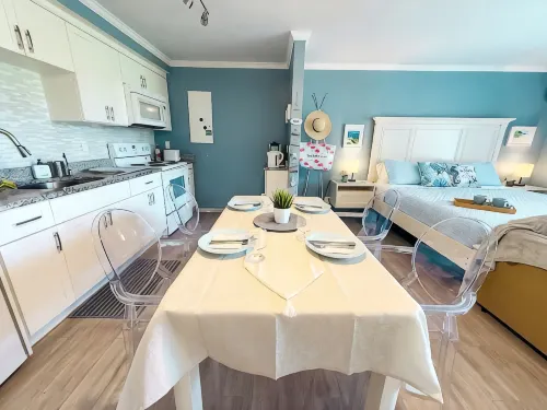 NEW Stunning Ground Floor Beachfront Studio in Coral Beach,  Grand Bahamas - Beach