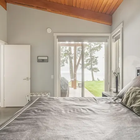Secluded, peaceful, ocean front home. Close to all amenities/outdoor activities. Hotels in Sooke