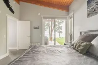 Secluded, peaceful, ocean front home. Close to all amenities/outdoor activities. - 4-Star