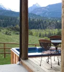 Authentic Quaint Log Cabin w/ Stellar Views & Hot Tub - Chalets