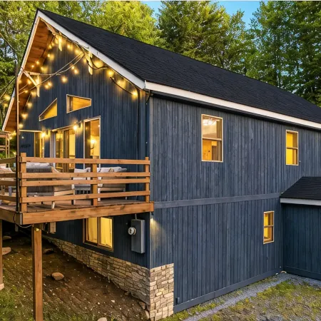 A Charming Chalet with Hot Tub 1 Mile to Mt. Snow