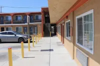 El Dorado Motel - parking