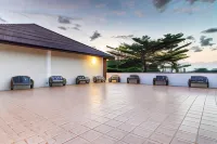 Wyh Hotel - parking