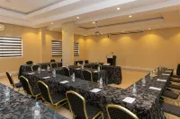 Crossroads Hotel Blantyre - parking