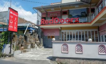 RedDoorz Near Desa Wisata Tambi Dieng