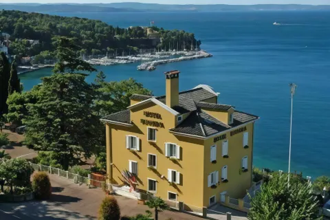 Hotel Riviera & Maximilian's