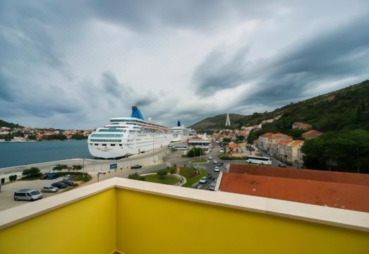 호스텔 솔 두브로브니크