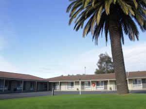 Golden Palms Motel