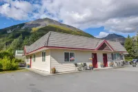 Trailhead Lodging Hotels near Seward Highway
