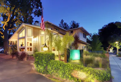 Saratoga Oaks Lodge Hotels near Wildwood Park