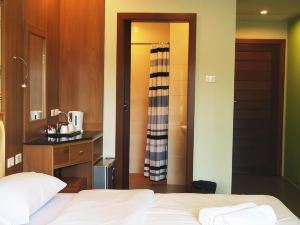 Phuket Ecozy Hotel