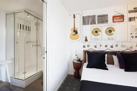 Hôtel du Triangle d'Or Отели рядом со станцией Париж Гаре де ль- Эст