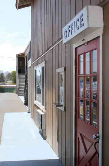 海灘路汽車旅館