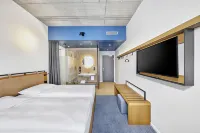 H2 Hotel Düsseldorf Seestern Hotel dekat Rheinuferpromenade