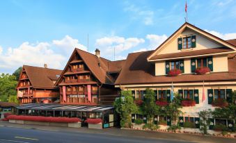 Swiss-Chalet Merlischachen - Romantik Schloss-Hotel am See