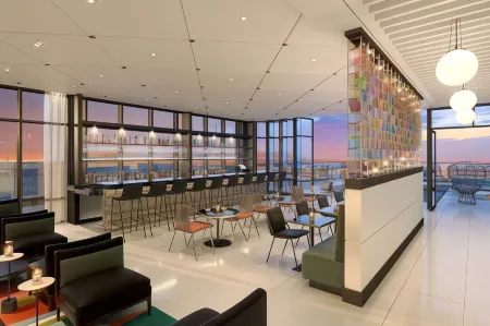 The Godfrey Hotel Hollywood Отели рядом с достопримечательностью «Уотеруорлд»