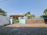 Gadjah Mada Hall Cafe & Penginapan Hostel Hotels in Kecamatan Pacet