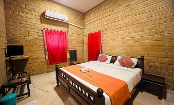 Desert Moon - Housity