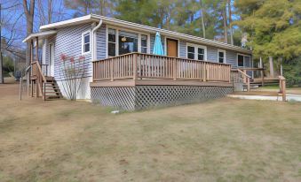 Lake Sinclair Cottage with Deck and Boat Dock!