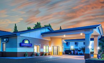 Days Inn by Wyndham Marquette