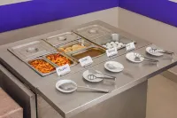 Treebo旗下Itsy伊格魯飯店, 距拉賈王座花園400公尺 - 停車場