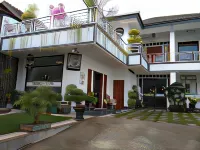 Nexdeco House Homestay Syariah Solo Hotels in Laweyan