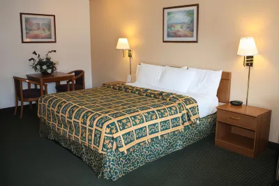 Super 8 by Wyndham Visalia