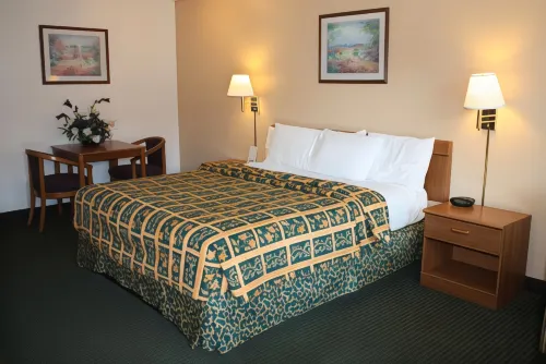 Super 8 by Wyndham Visalia