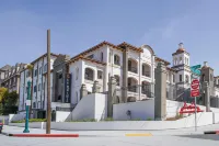 La Quinta Inn & Suites by Wyndham Santa Cruz Hotel berhampiran Old Lime Kiln Ruins