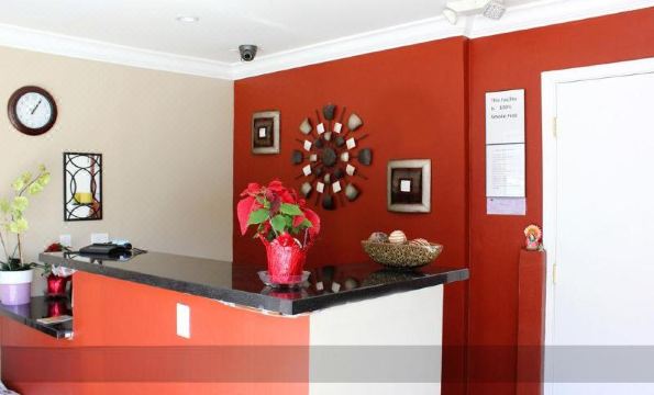 롬바드르 플라자 모텔 외관